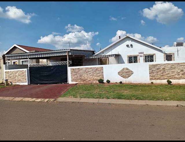 6 BEDROOM HOUSE FOR SALE IN LENASIA SOUTH
